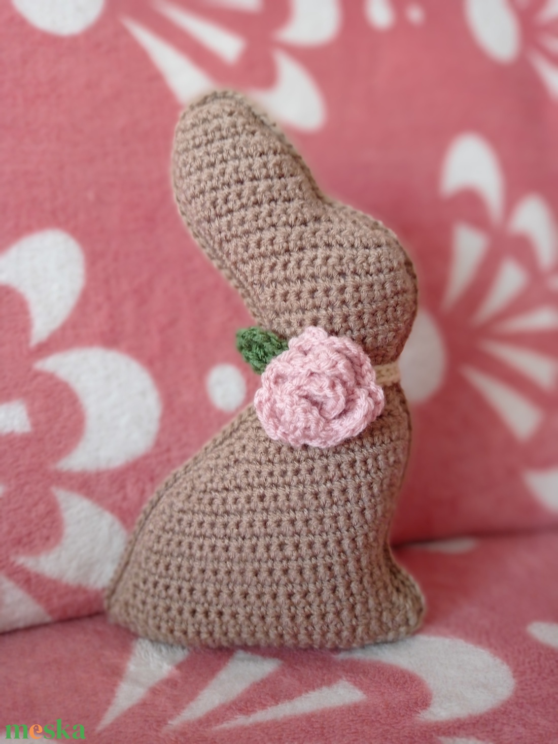 Amigurumi Húsvéti nyúl rózsával - kellékek & szerszámok - dekorációs kellékek - figurák - Meska.hu