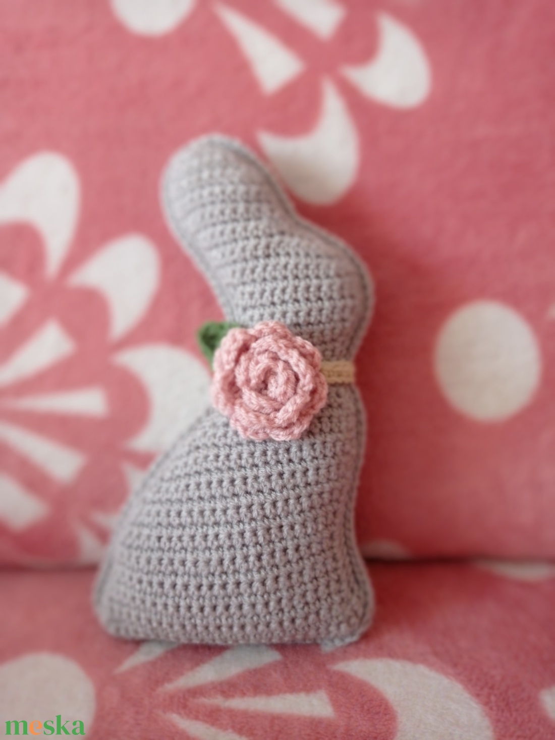 Amigurumi Húsvéti nyúl rózsával - kellékek & szerszámok - dekorációs kellékek - figurák - Meska.hu