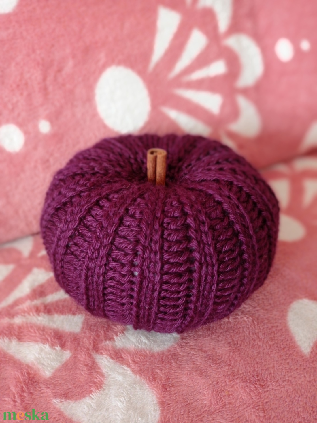 Horgolt tök, fahéj rúddal - kellékek & szerszámok - dekorációs kellékek - őszi dekor - őszi dekortök - Meska.hu