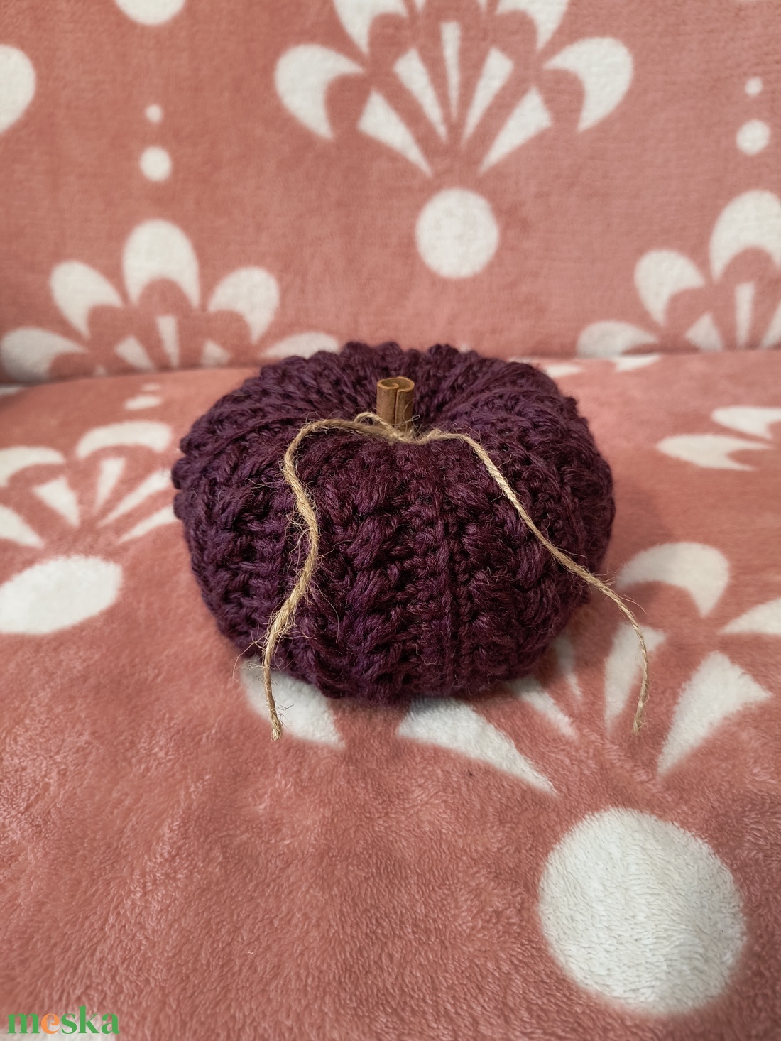 Horgolt tök, fahéj rúddal - kellékek & szerszámok - dekorációs kellékek - őszi dekor - őszi dekortök - Meska.hu