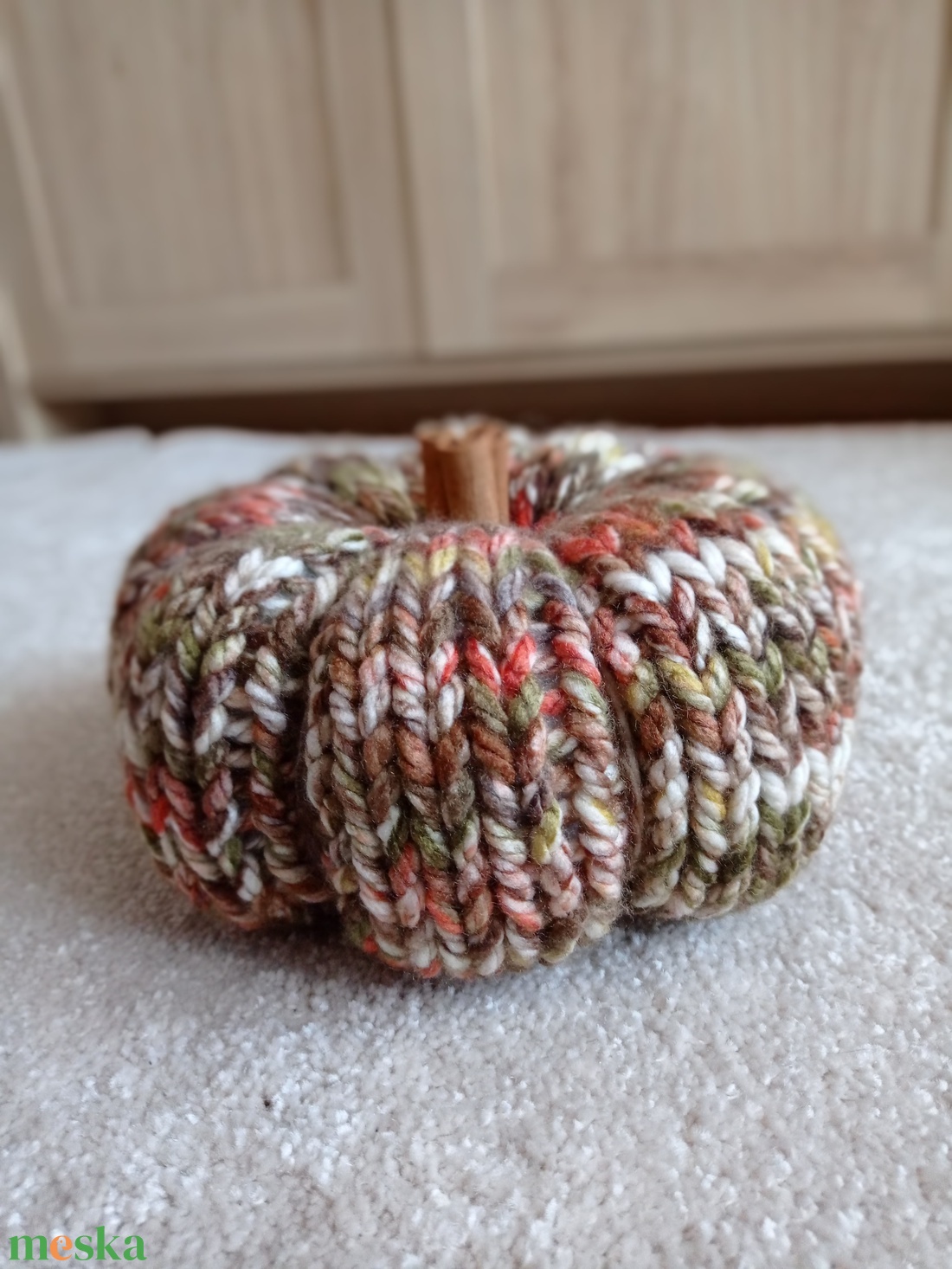 Horgolt tök, fahéj rúddal - kellékek & szerszámok - dekorációs kellékek - őszi dekor - őszi dekortök - Meska.hu