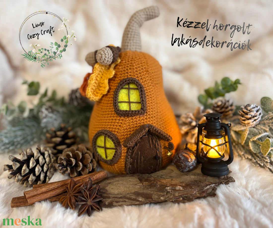 Kézzel horgolt tök házikó, világító lámpással - Lakásdekoráció - otthon & életmód - dekoráció - halloween - halloweeni tök - Meska.hu