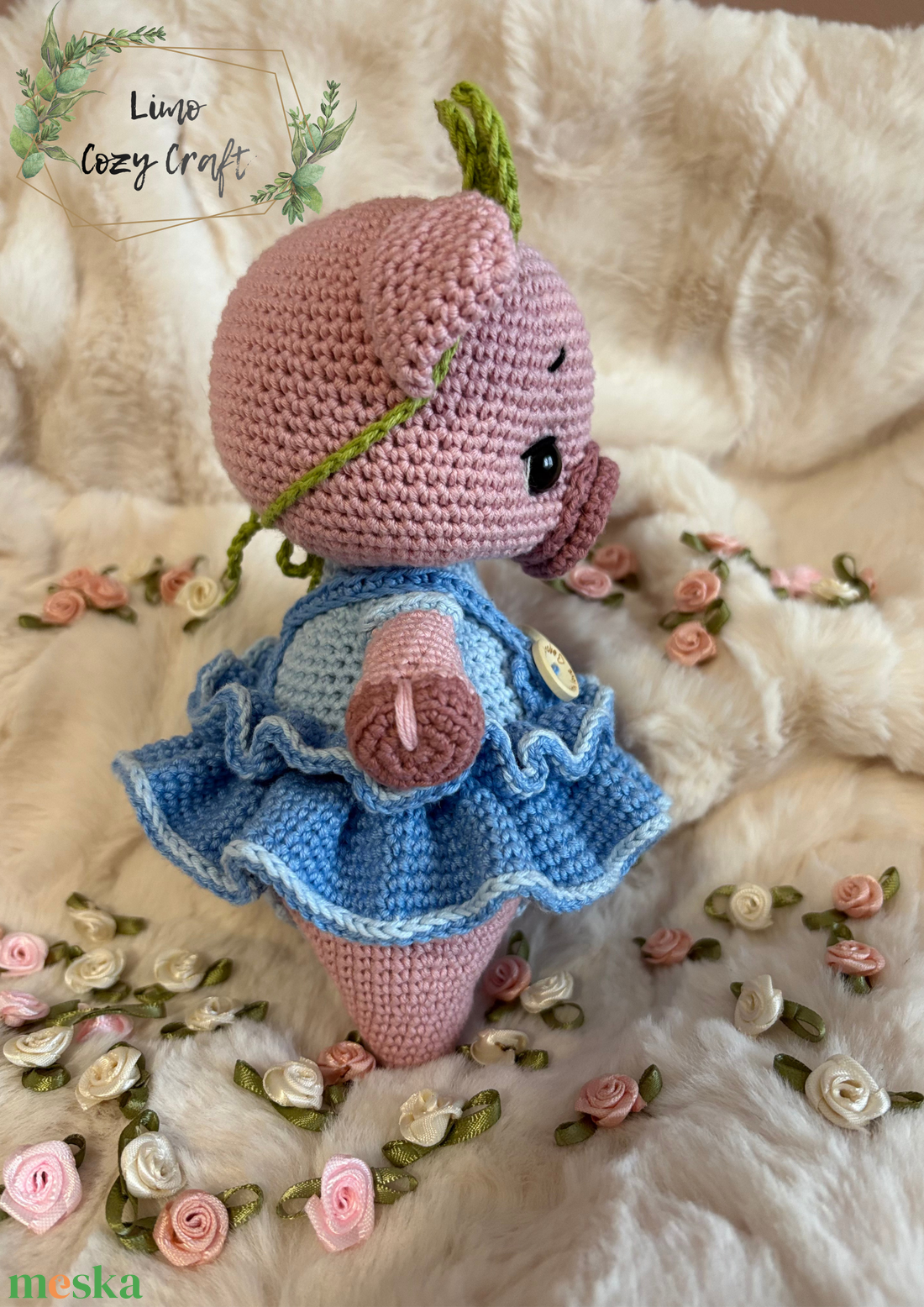 Kézzel horgolt malacka, szoknyában - játék & sport - plüssállat & játékfigura - malac - Meska.hu