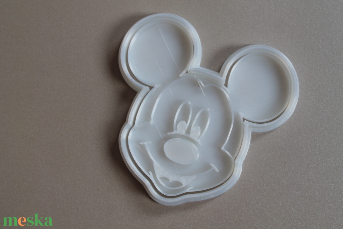 Süteménykiszúró (Minnie és Mickey egér) - otthon & életmód - konyhafelszerelés, tálalás - sütés, főzés - sütikiszúró - Meska.hu