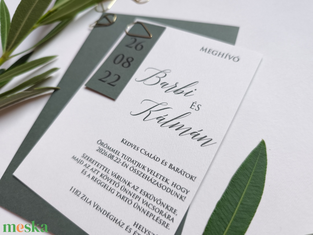 Minimál stílusú, arany kapcsos zöld elegáns esküvői meghívó, BORÍTÉKKAL, +szerkesztési díjat is tedd kosárba a leírásból - esküvő - meghívó & kártya - meghívó - Meska.hu