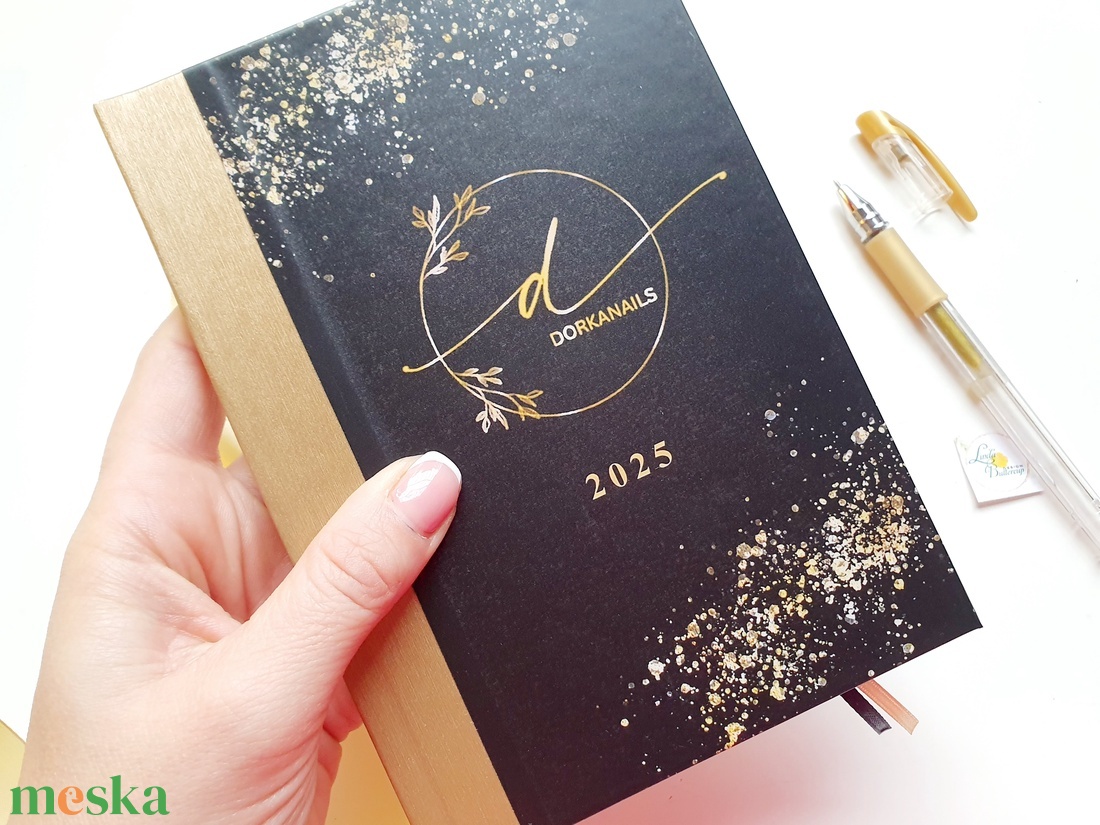 Egyedi naptár, Aany és fekete, Logóval, Naptár, határidőnapló, kalendár, zsebnaptár, névreszóló, tervező - otthon & életmód - papír, írószer - naptár & tervező - Meska.hu