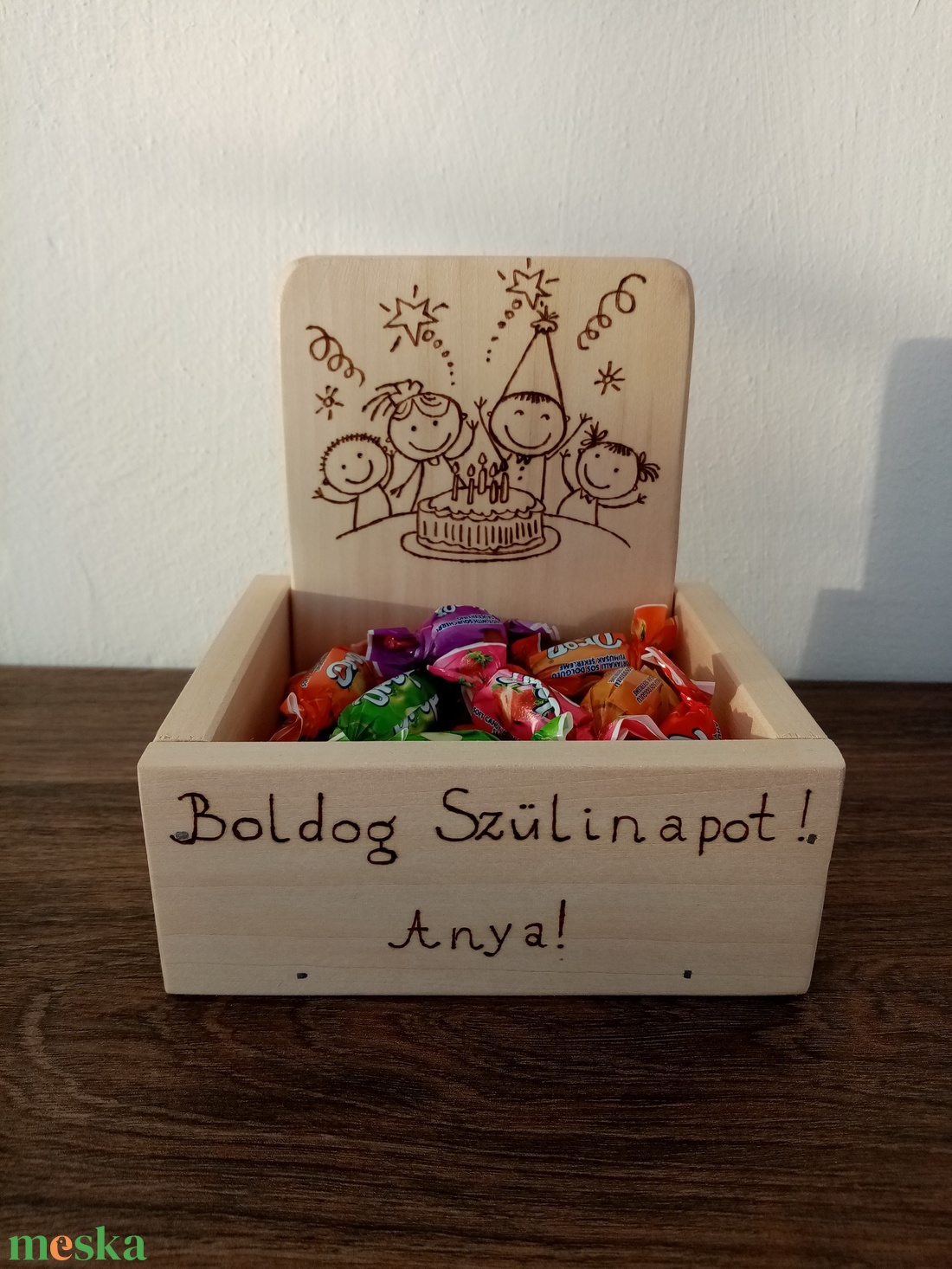 Szülinapi, névnapi cukorkatartó box - otthon & életmód - papír, írószer - ajándékozás kellékei - képeslap, üdvözlőlap - Meska.hu Szülinapi, névnapi cukorkatartó box - otthon & életmód - papír, írószer - ajándékozás kellékei - képeslap, üdvözlőlap - Meska.hu