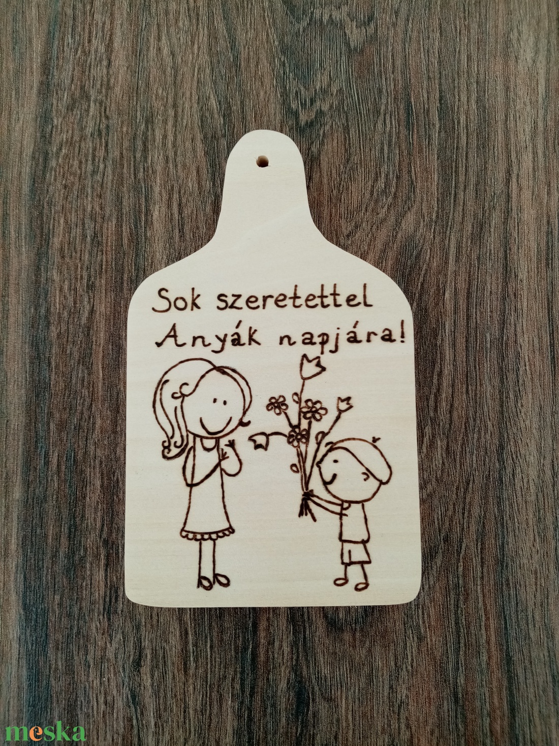 Anyák napi vágódeszka, táblakép, Névtábla, Felirat - otthon & életmód - dekoráció - virágdísz és tartó - csokor & virágdísz - Meska.hu Anyák napi vágódeszka, táblakép, Névtábla, Felirat - otthon & életmód - dekoráció - virágdísz és tartó - csokor & virágdísz - Meska.hu