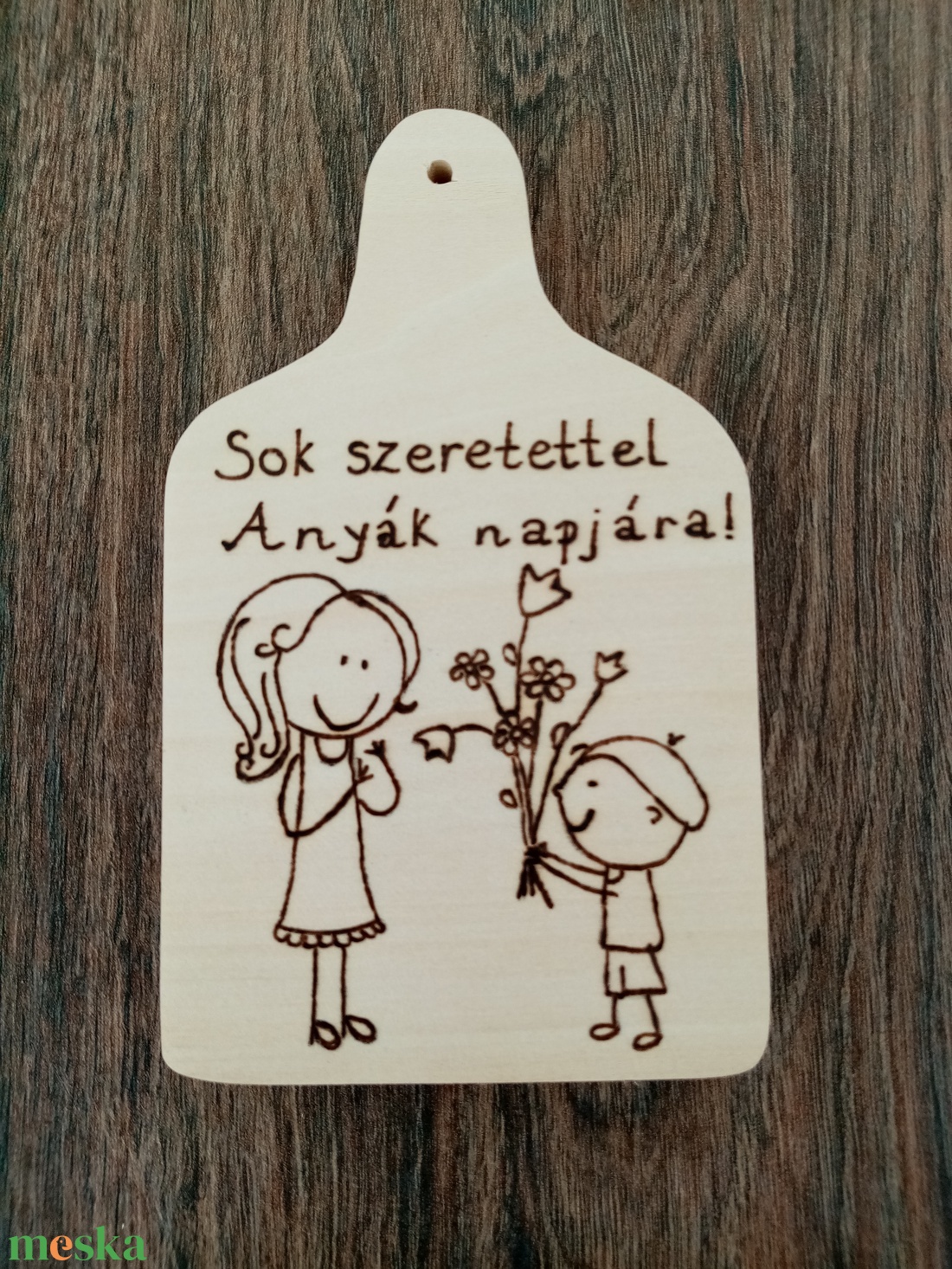 Anyák napi vágódeszka, táblakép, Névtábla, Felirat - otthon & életmód - dekoráció - virágdísz és tartó - csokor & virágdísz - Meska.hu Anyák napi vágódeszka, táblakép, Névtábla, Felirat - otthon & életmód - dekoráció - virágdísz és tartó - csokor & virágdísz - Meska.hu