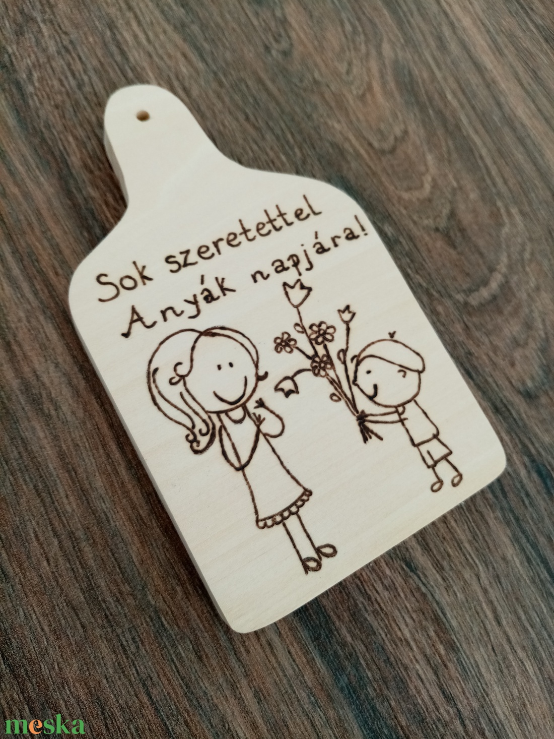 Anyák napi vágódeszka, táblakép, Névtábla, Felirat - otthon & életmód - dekoráció - virágdísz és tartó - csokor & virágdísz - Meska.hu Anyák napi vágódeszka, táblakép, Névtábla, Felirat - otthon & életmód - dekoráció - virágdísz és tartó - csokor & virágdísz - Meska.hu
