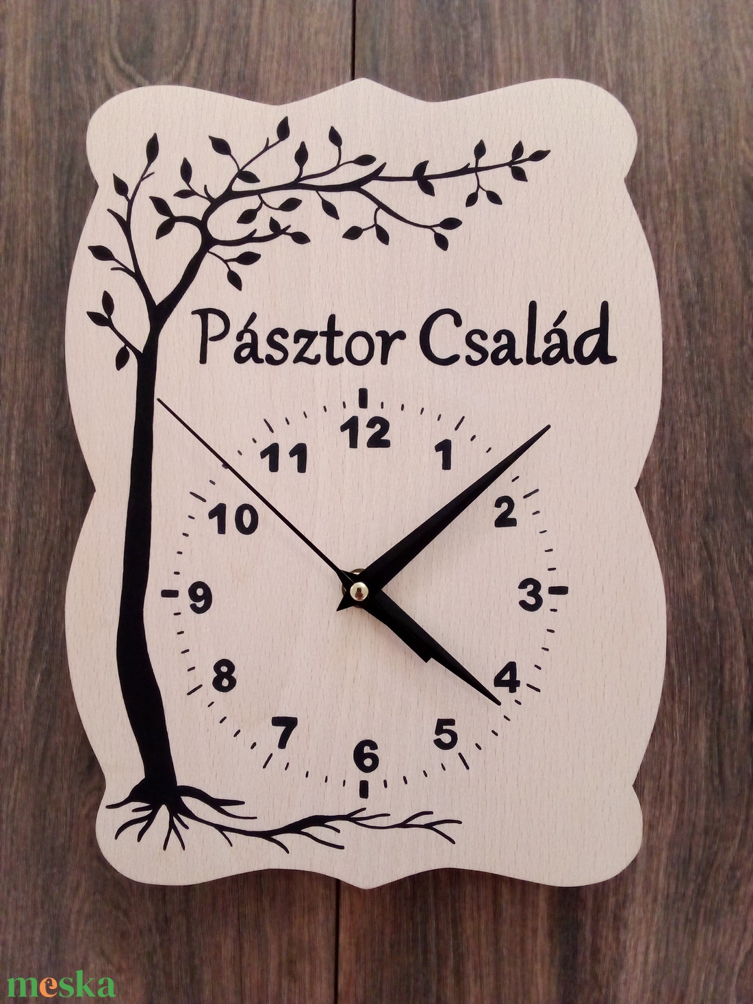 Kézzel festett MODERN Családi falióra, óra - Családnévvel - otthon & életmód - dekoráció - fali és függő dekoráció - falinaptár & öröknaptár - Meska.hu Kézzel festett MODERN Családi falióra, óra - Családnévvel - otthon & életmód - dekoráció - fali és függő dekoráció - falinaptár & öröknaptár - Meska.hu