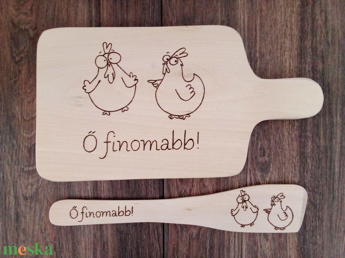 Vicces Csirkés vágódeszka, fakanál, teflon lapát szett - 2 darabos - otthon & életmód - konyhafelszerelés, tálalás - sütés, főzés - vágódeszka - Meska.hu