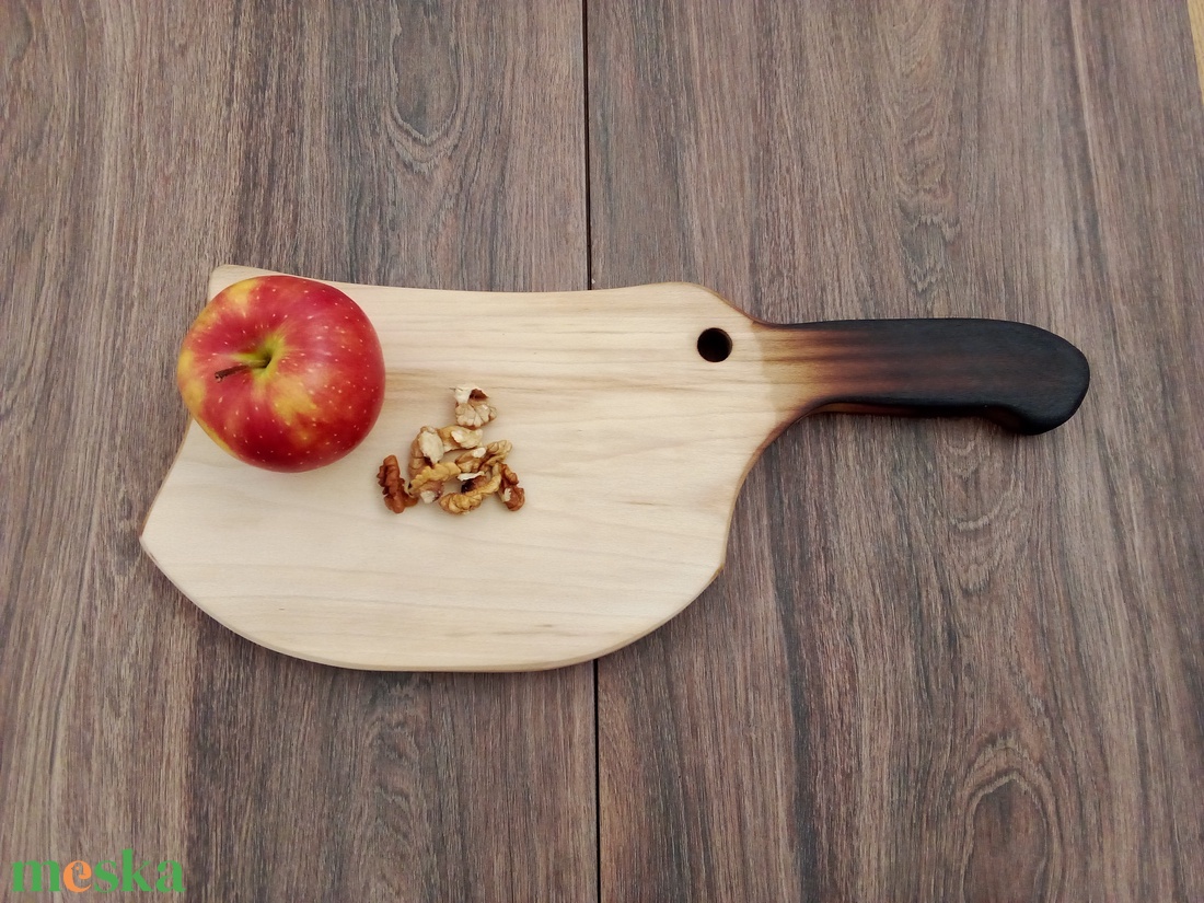 Natúr hársfából készült bárd alakú vágódeszka, reggeliző deszka, kínálótál - otthon & életmód - konyhafelszerelés, tálalás - sütés, főzés - vágódeszka - Meska.hu