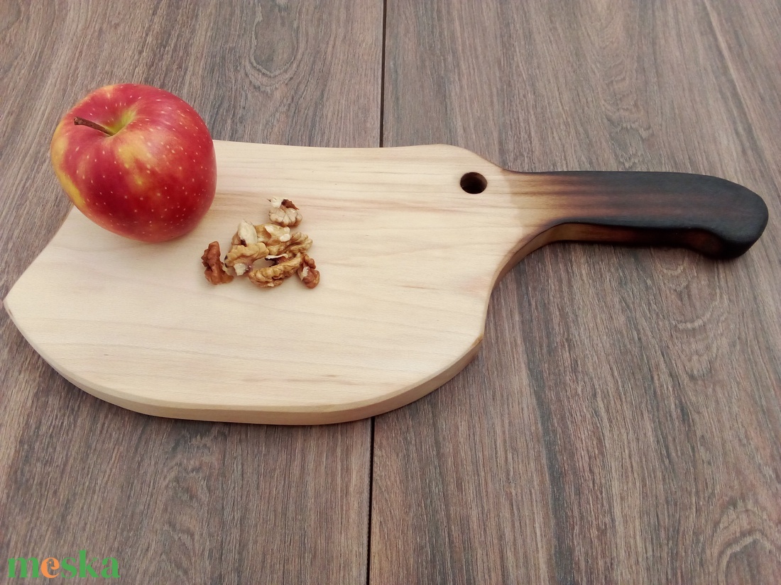 Natúr hársfából készült bárd alakú vágódeszka, reggeliző deszka, kínálótál - otthon & életmód - konyhafelszerelés, tálalás - sütés, főzés - vágódeszka - Meska.hu