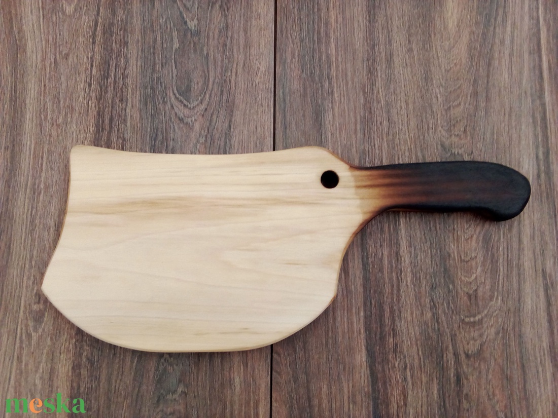 Natúr hársfából készült bárd alakú vágódeszka, reggeliző deszka, kínálótál - otthon & életmód - konyhafelszerelés, tálalás - sütés, főzés - vágódeszka - Meska.hu