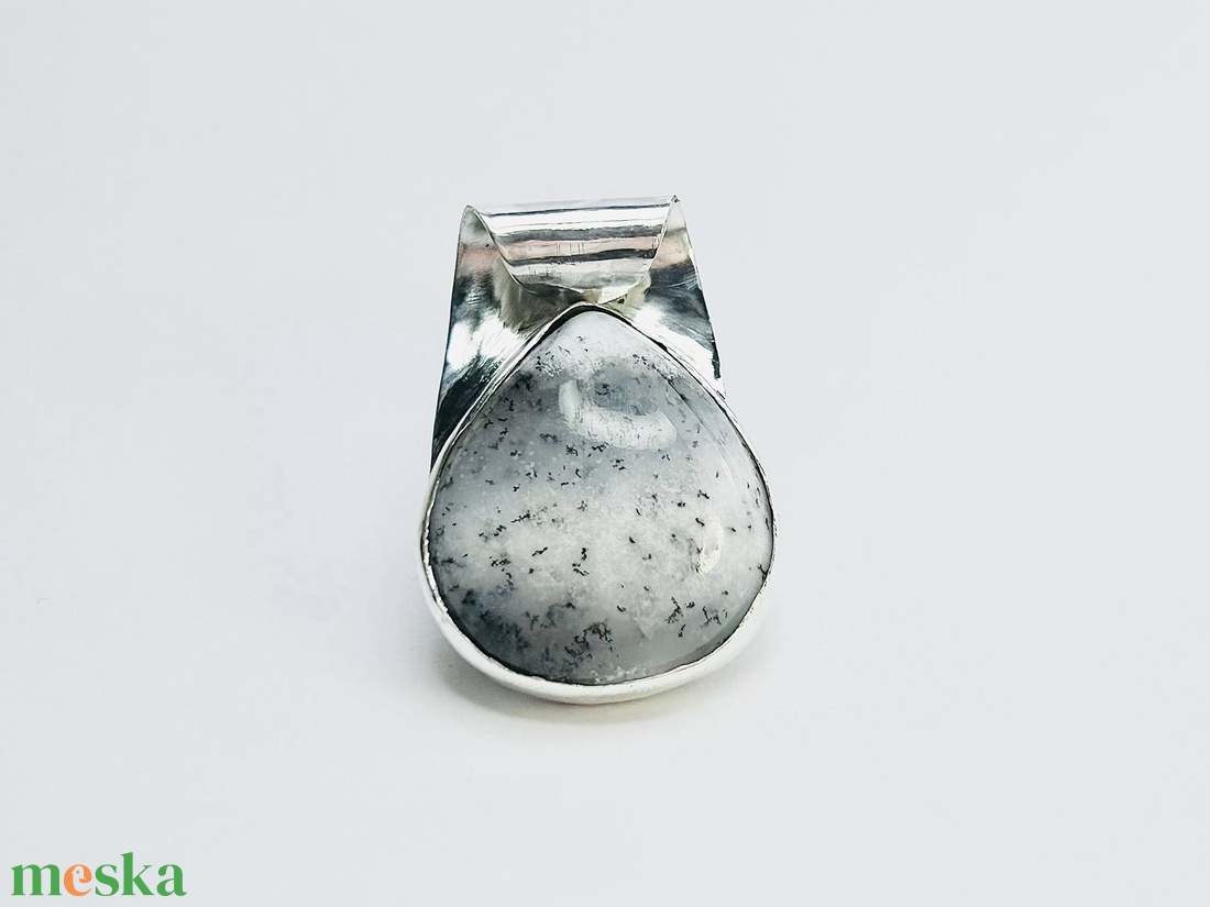 Merlinit medál, merlinit és szivárványholdkő karkötő - ékszer - karkötő - ásványkarkötő - Meska.hu