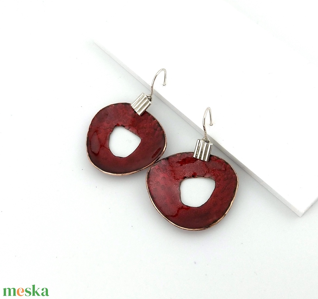 Bordó karika tűzzománc fülbevaló ezüst fülbevaló akasztóval - ékszer - fülbevaló - lógó fülbevaló - Meska.hu