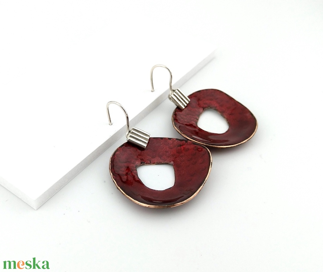 Bordó karika tűzzománc fülbevaló ezüst fülbevaló akasztóval - ékszer - fülbevaló - lógó fülbevaló - Meska.hu