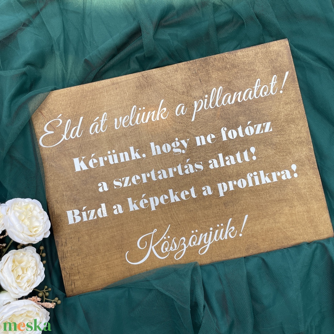 Egyedi feliratos fa tábla - Éld át velünk a pillanatot felirattal - esküvő - dekoráció - helyszíni dekor - Meska.hu