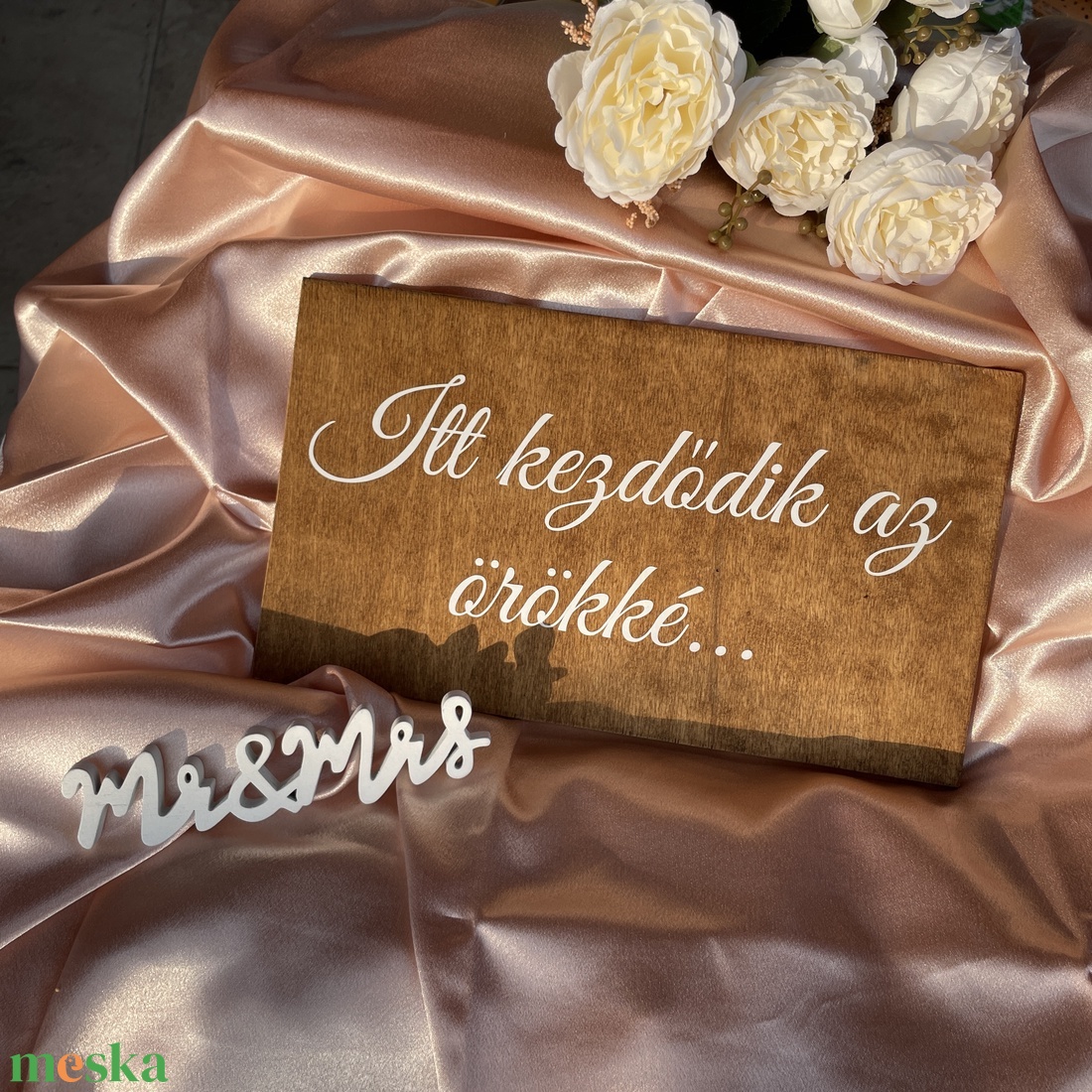 Egyedi feliratos fa tábla - Itt kezdődik az örökké felirattal - esküvő - dekoráció - helyszíni dekor - Meska.hu