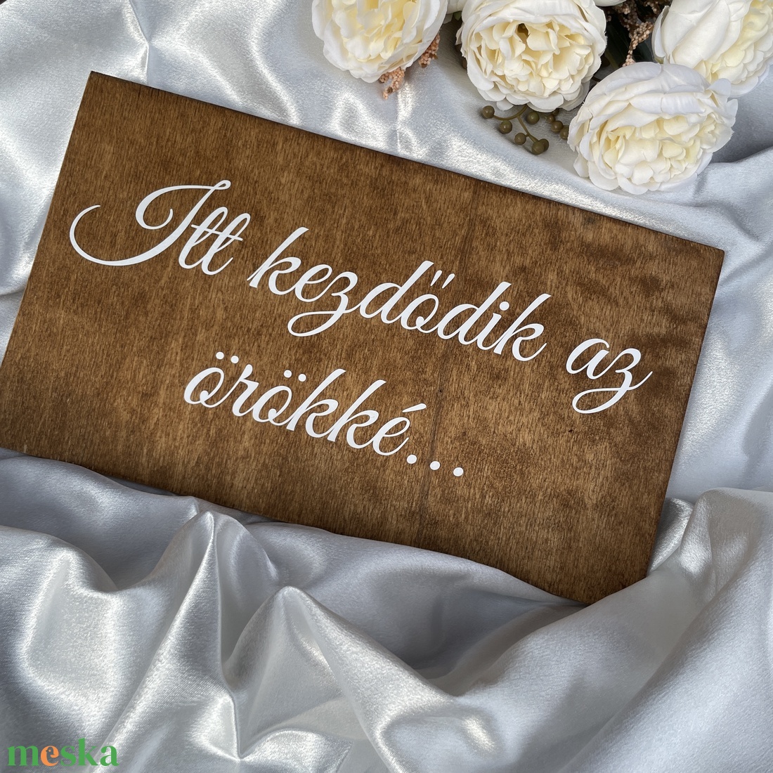 Egyedi feliratos fa tábla - Itt kezdődik az örökké felirattal - esküvő - dekoráció - helyszíni dekor - Meska.hu