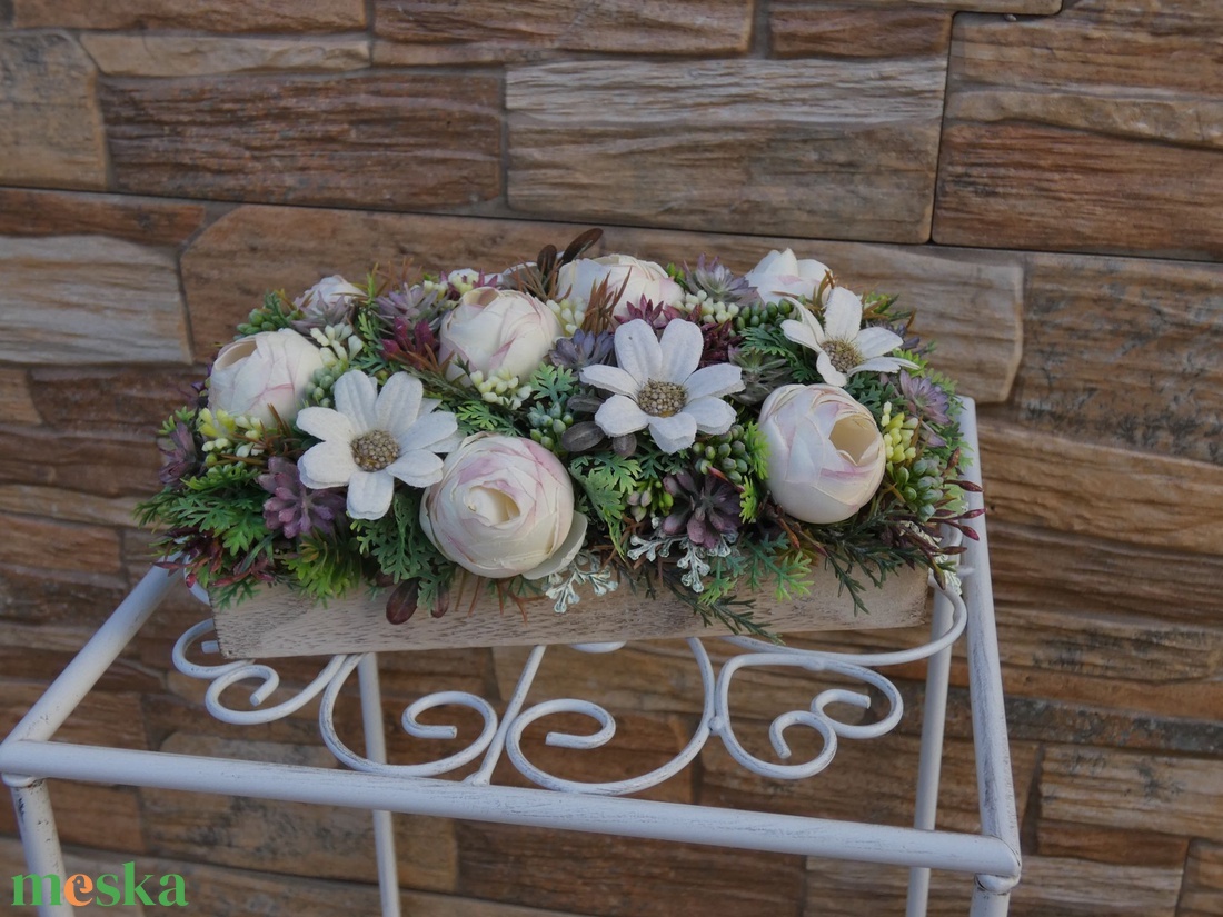 Asztaldísz hamvas fa ládában - otthon & életmód - dekoráció - asztal és polc dekoráció - asztaldísz - Meska.hu