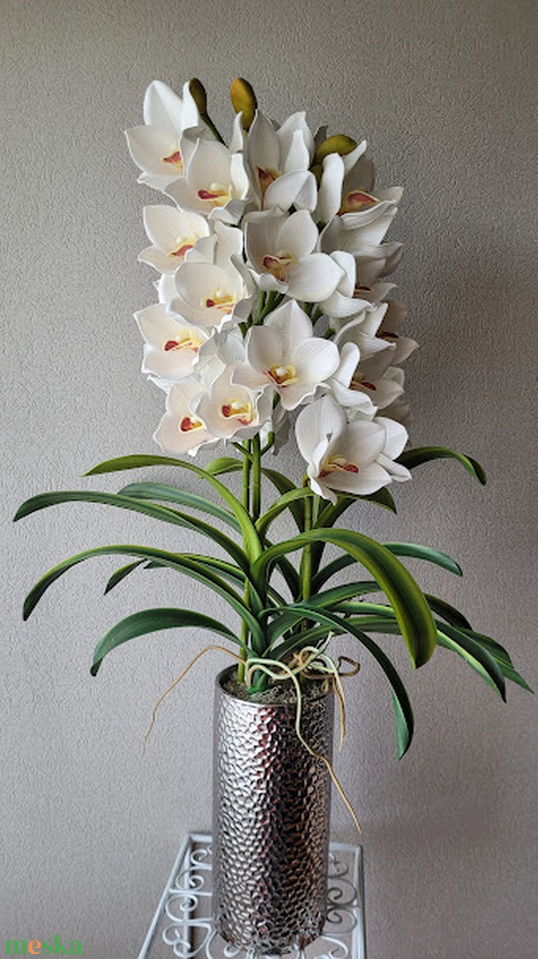3 szálas cymbidium beültetés ezüst vázában - otthon & életmód - dekoráció - asztal és polc dekoráció - asztaldísz - Meska.hu 3 szálas cymbidium beültetés ezüst vázában - otthon & életmód - dekoráció - asztal és polc dekoráció - asztaldísz - Meska.hu