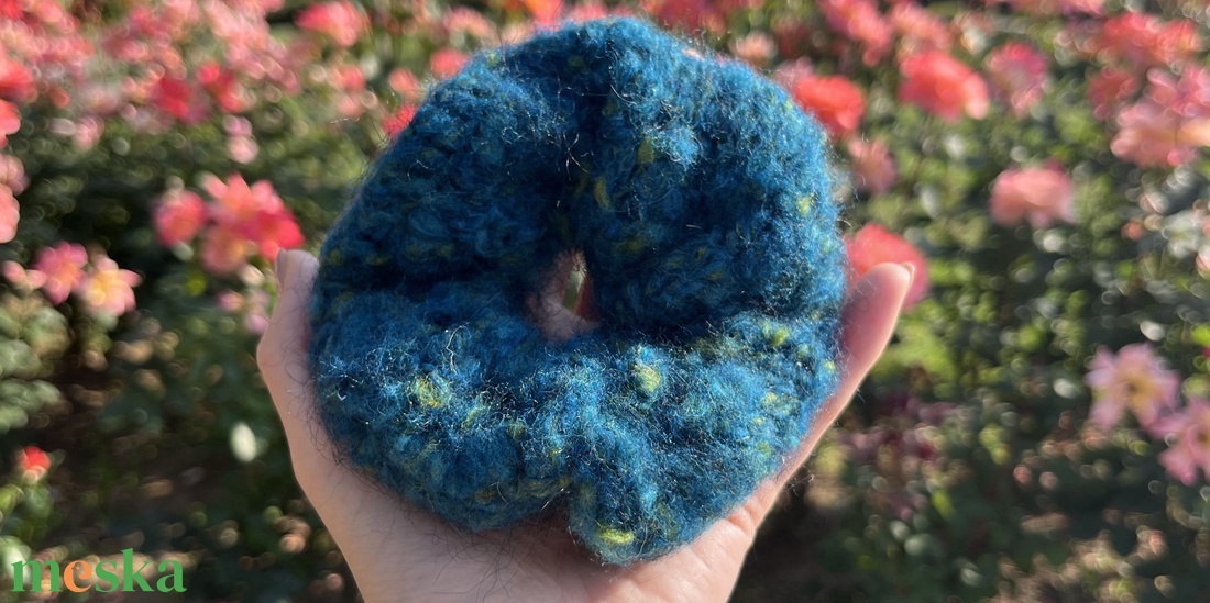 Kékes-zöldes fodros scrunchie - ruha & divat - hajdísz & hajcsat - hajgumi - Meska.hu Kékes-zöldes fodros scrunchie - ruha & divat - hajdísz & hajcsat - hajgumi - Meska.hu