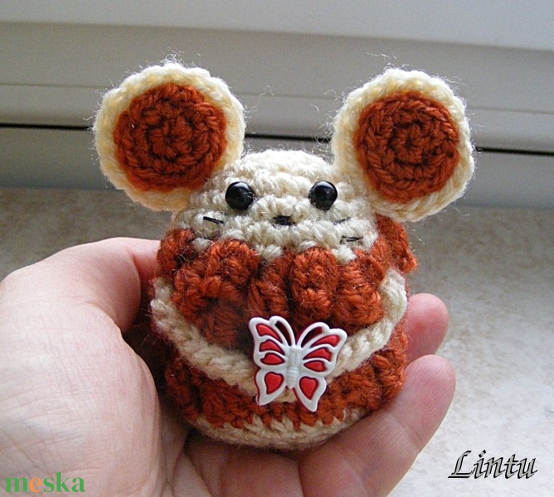 Horgolt egérke lepkével (amigurumi) - játék & sport - plüssállat & játékfigura - egér - Meska.hu
