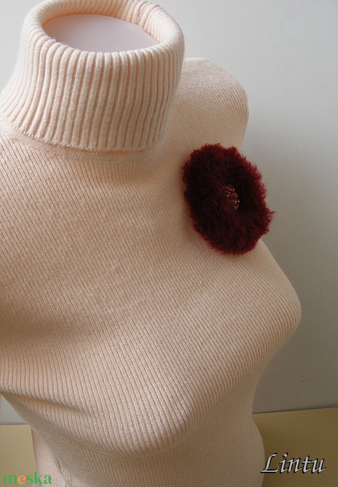 Pihe-puha bordó kitűző (bross) - ékszer - kitűző és bross - Meska.hu