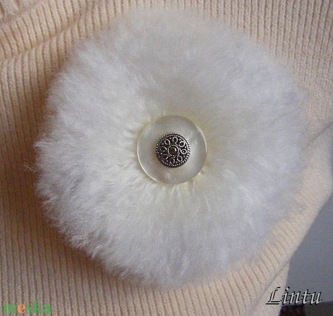 Pihe-puha fehér-törtfehér kitűző (bross) - ékszer - kitűző és bross - kitűző - Meska.hu