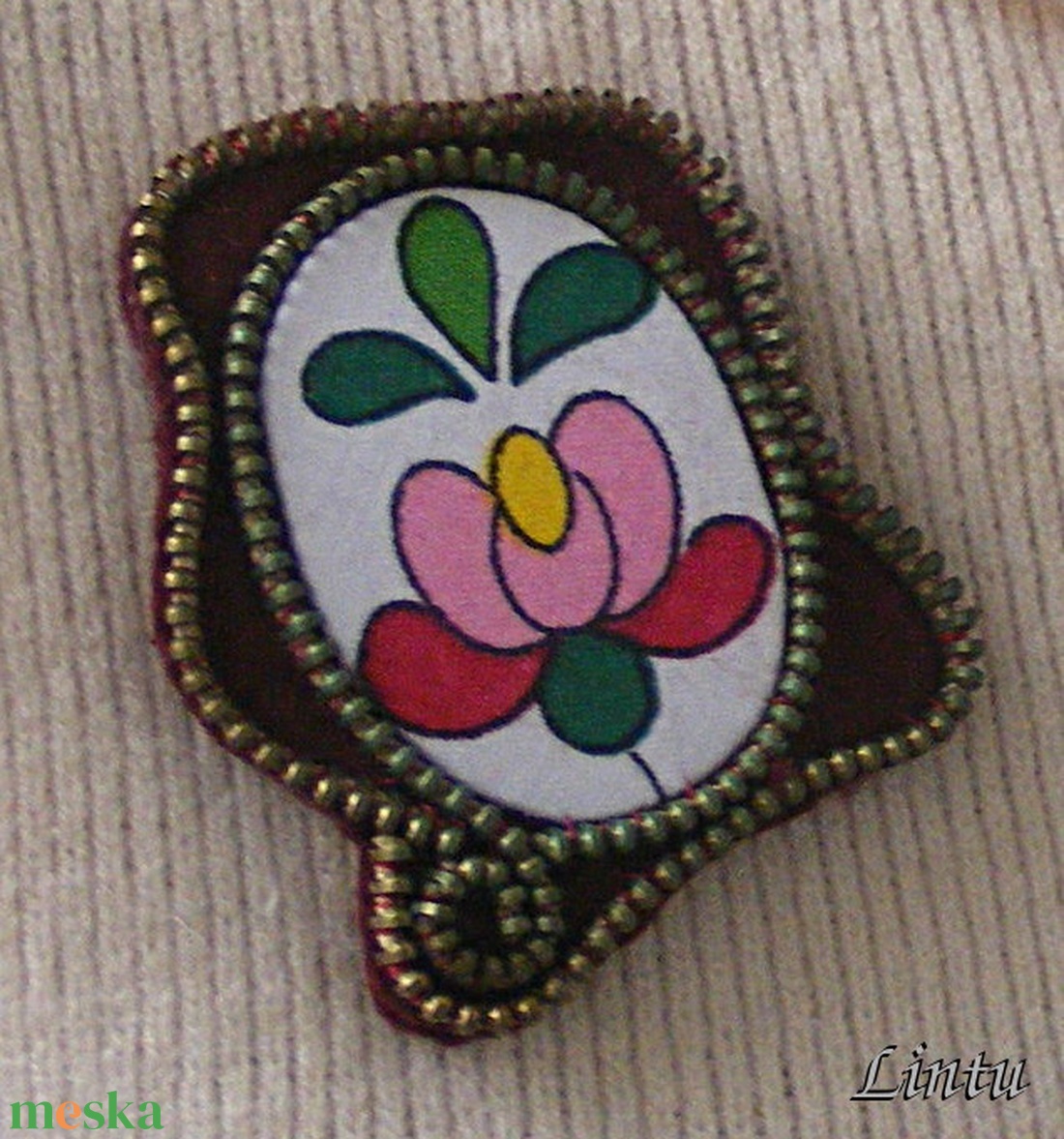 Cipzárbross, kalocsai virág - ékszer - kitűző és bross - Meska.hu Cipzárbross, kalocsai virág - ékszer - kitűző és bross - Meska.hu