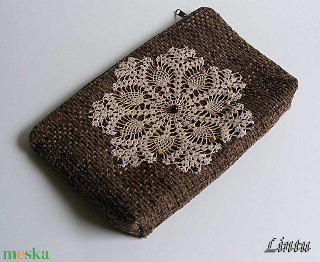 Piperetáska horgolt csipkével - táska & tok - neszesszer - Meska.hu