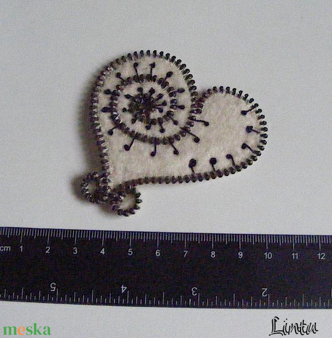 Szív alakú cipzárbross (kitűző)  - ékszer - kitűző és bross - Meska.hu