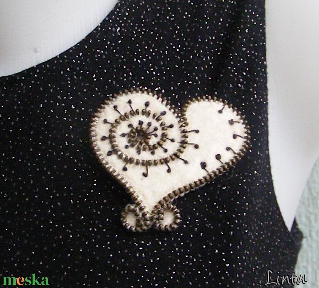 Szív alakú cipzárbross (kitűző)  - ékszer - kitűző és bross - Meska.hu