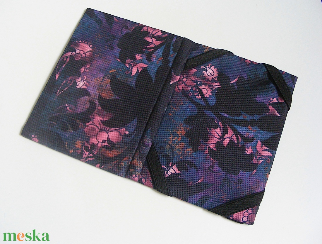 Lila virágok, vízhatlan anyagból készült kemény ebook-tok - táska & tok - ebook & tablet tok - Meska.hu