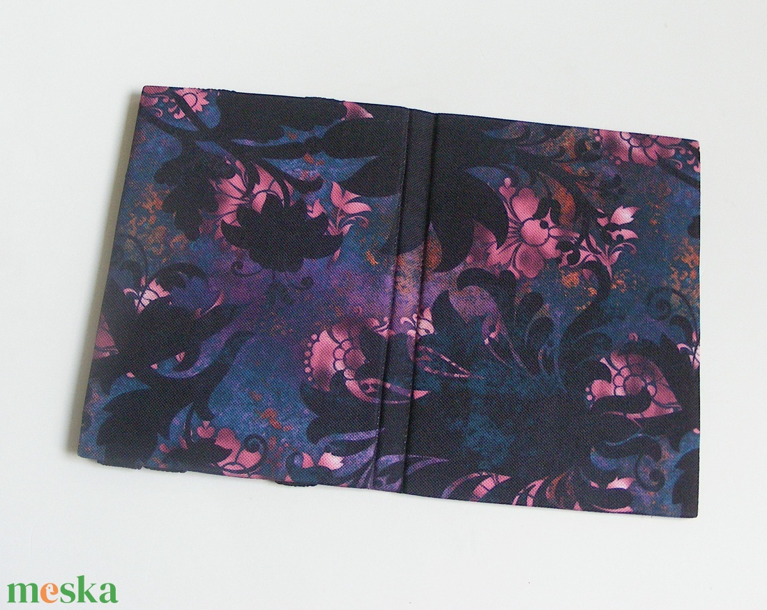 Lila virágok, vízhatlan anyagból készült kemény ebook-tok - táska & tok - ebook & tablet tok - Meska.hu