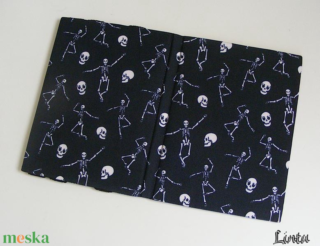 Csontvázak, koponyák, vízhatlan anyagból készült kemény ebook-tok - táska & tok - ebook & tablet tok - Meska.hu