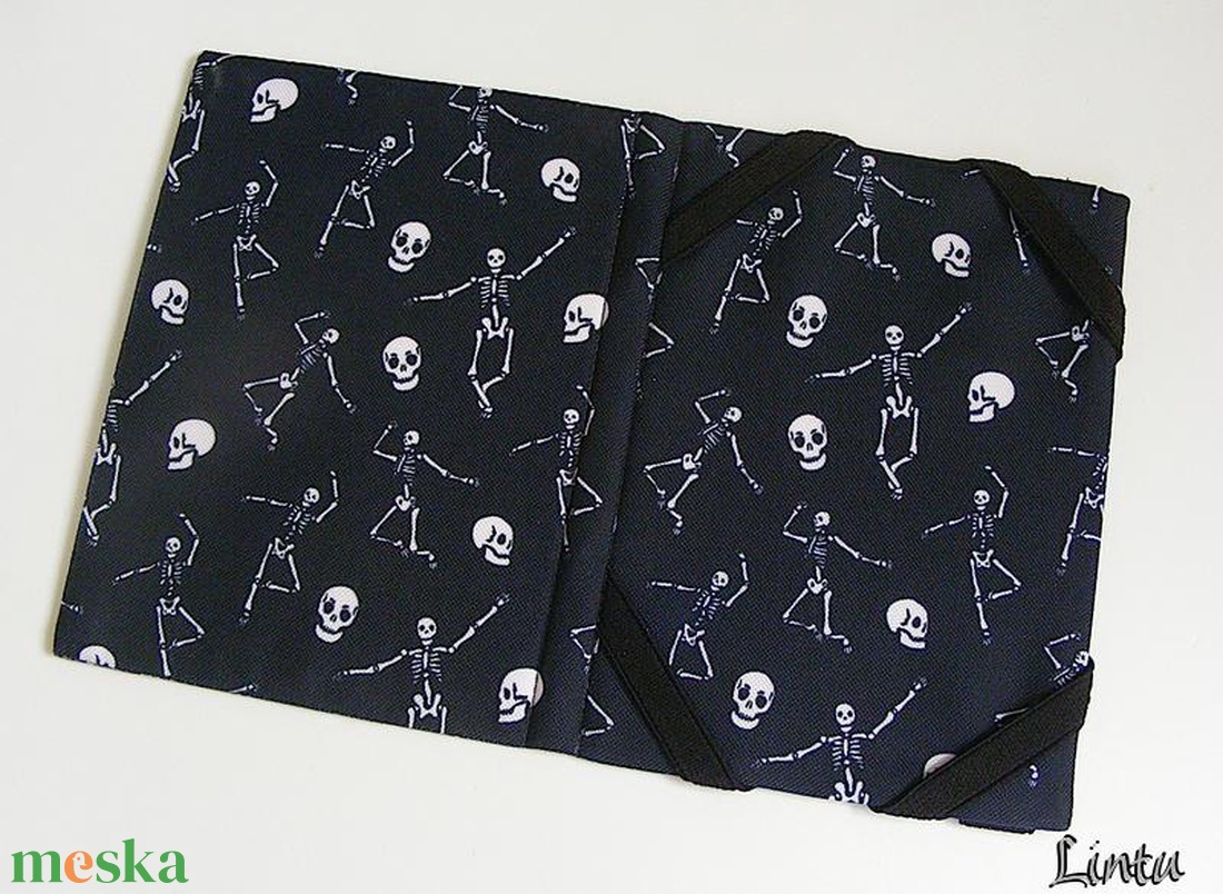 Csontvázak, koponyák, vízhatlan anyagból készült kemény ebook-tok - táska & tok - ebook & tablet tok - Meska.hu