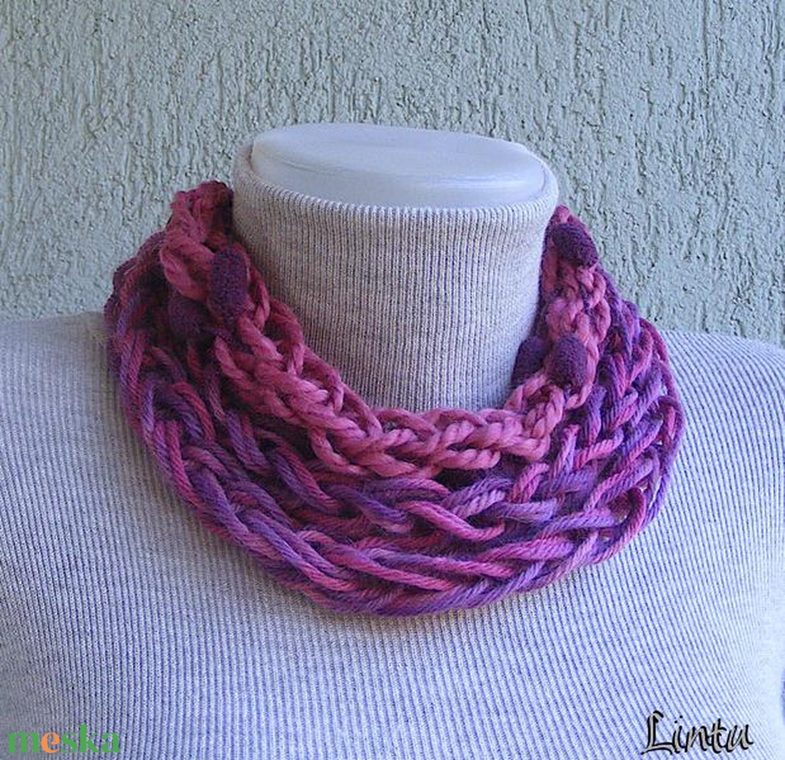 Téli horgolt nyaklánc lila színekben - ruha & divat - sál, sapka, kendő - sál - Meska.hu