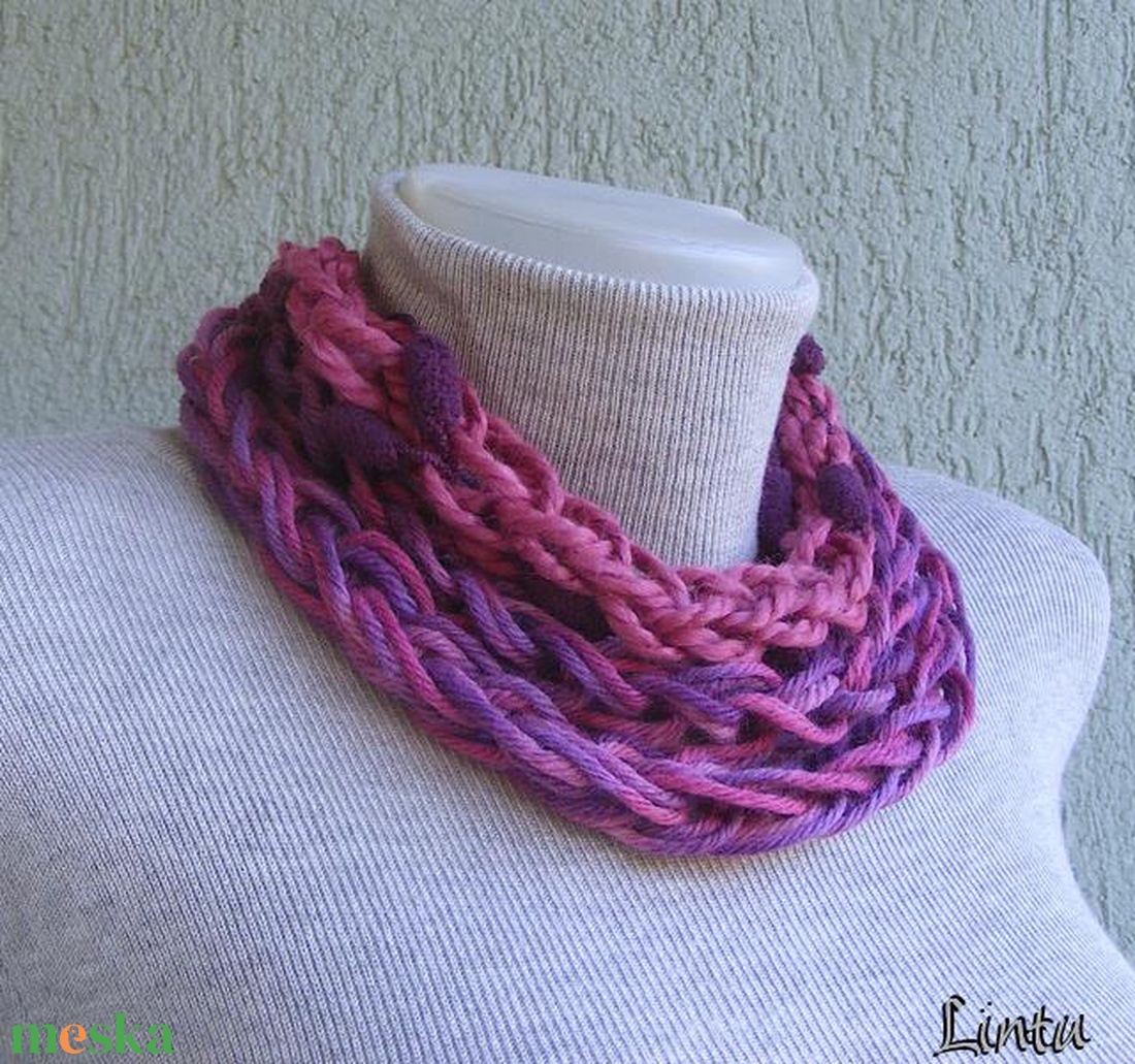 Téli horgolt nyaklánc lila színekben - ruha & divat - sál, sapka, kendő - sál - Meska.hu
