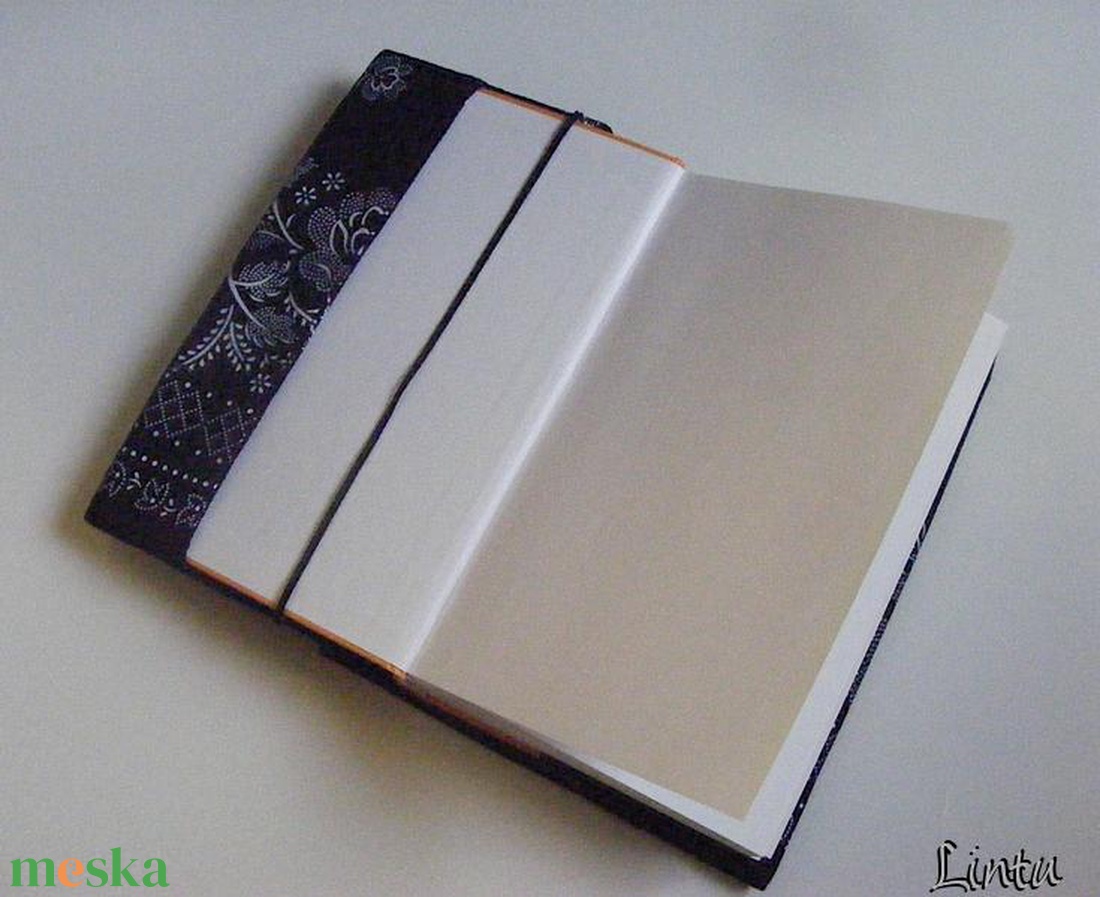 Könyvborító állítható szélességgel, kékfestő jellegű anyagból - könyv & zene - könyvtok - Meska.hu