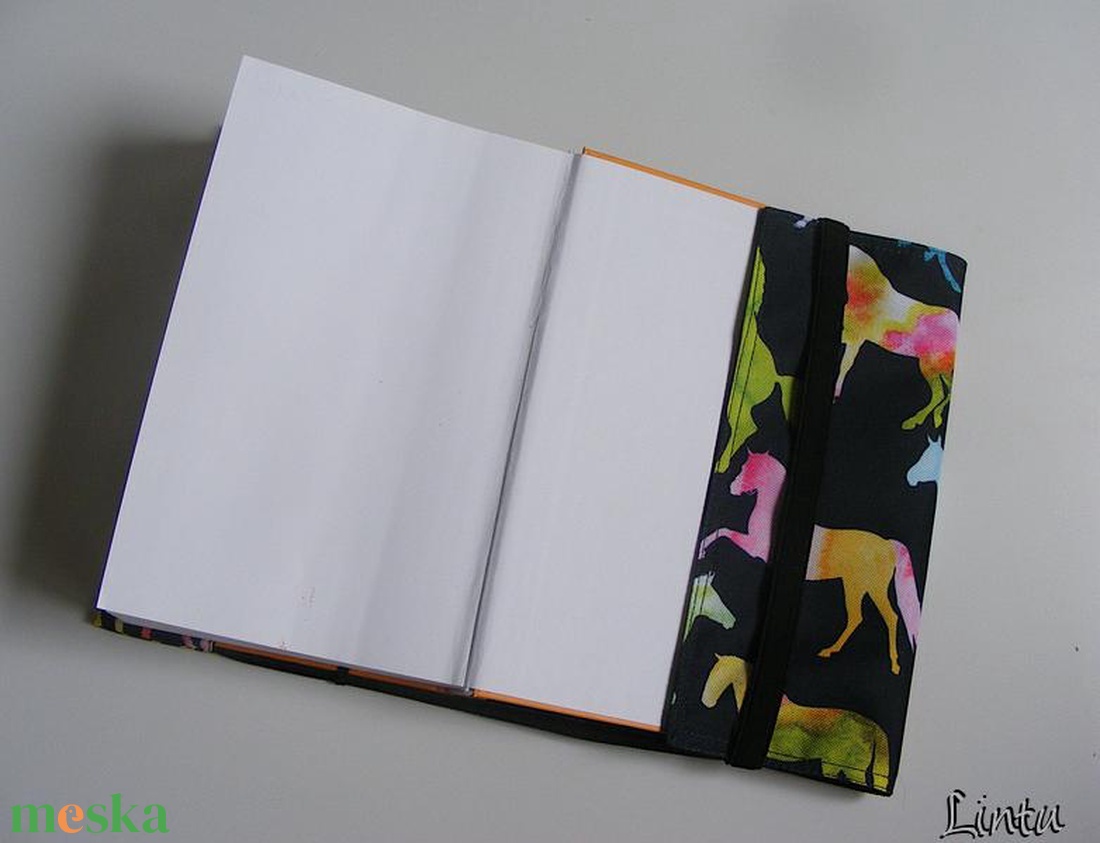 Színes lovak, vízhatlan könyvborító állítható szélességgel - könyv & zene - könyvtok - Meska.hu