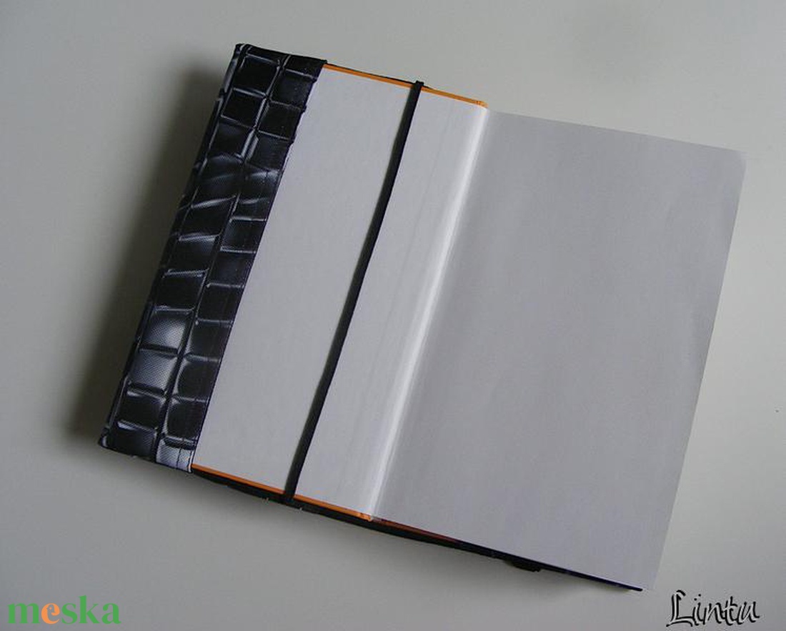 Fekete-fehér minta, vízhatlan könyvborító állítható szélességgel - könyv & zene - könyvtok - Meska.hu
