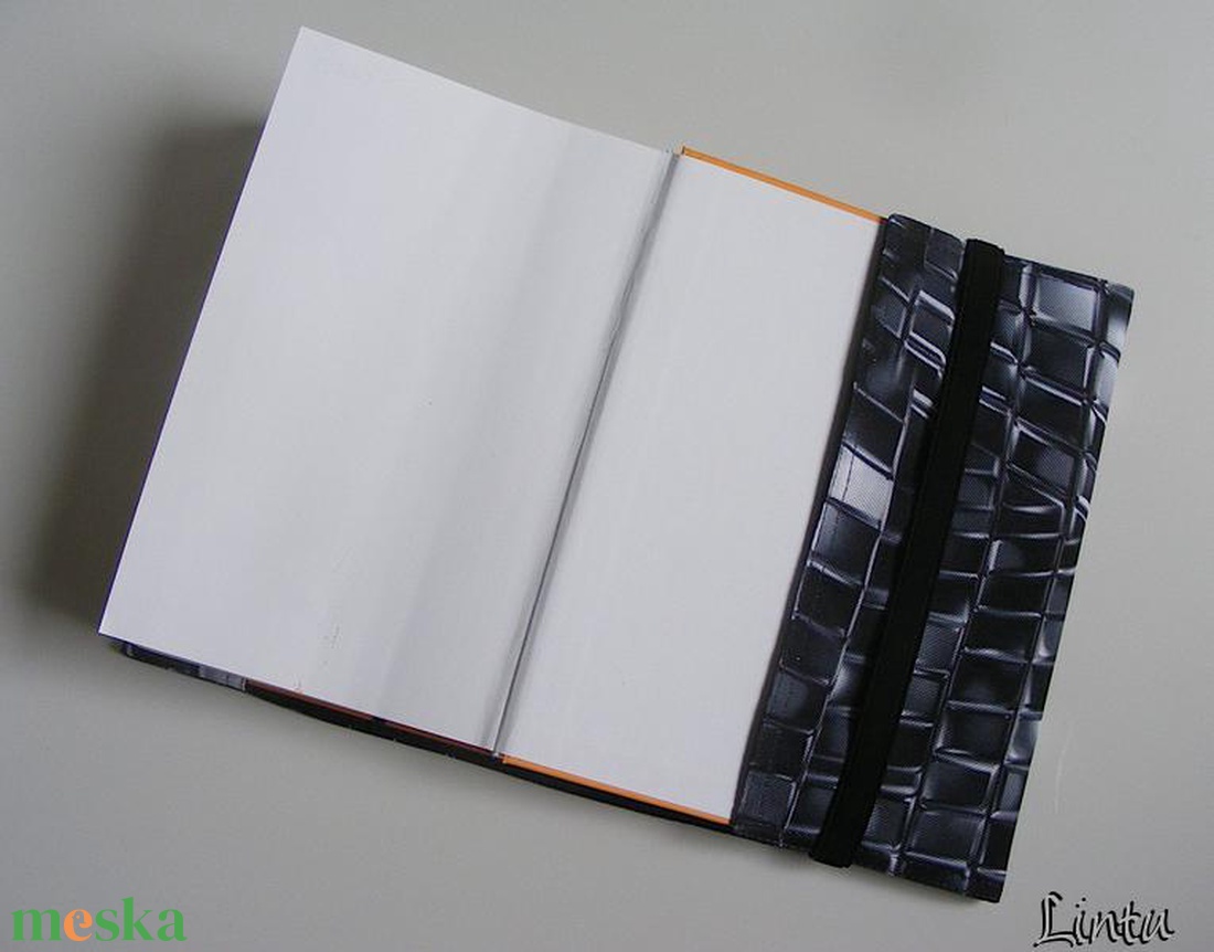 Fekete-fehér minta, vízhatlan könyvborító állítható szélességgel - könyv & zene - könyvtok - Meska.hu