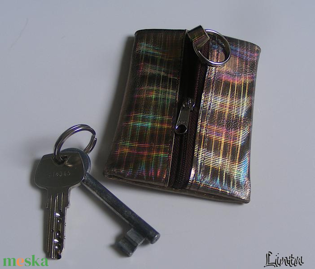 Valódi bőr kulcstartó, hologramos - táska & tok - kulcstartó & táskadísz - kulcstartó - Meska.hu