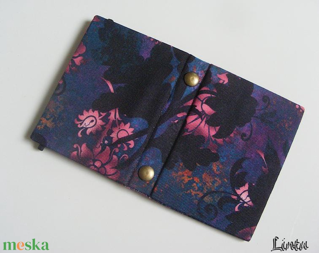 Lila virágok, vízhatlan anyagból készült igazolványtartó és/vagy kártyatartó - táska & tok - pénztárca & más tok - kártyatartó & irattartó - Meska.hu