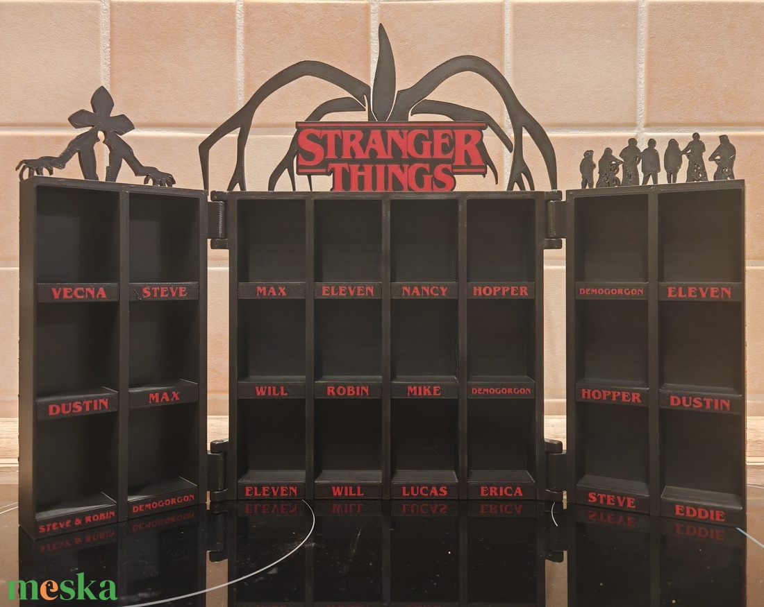 Stranger Things kinderjoy figura tartó, kinyitható változat - otthon & életmód - dekoráció - asztal és polc dekoráció - dekorációs tál, tartó - Meska.hu