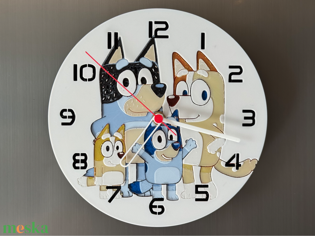 Bluey tematikájú óra - otthon & életmód - dekoráció - fali és függő dekoráció - falióra & óra - Meska.hu