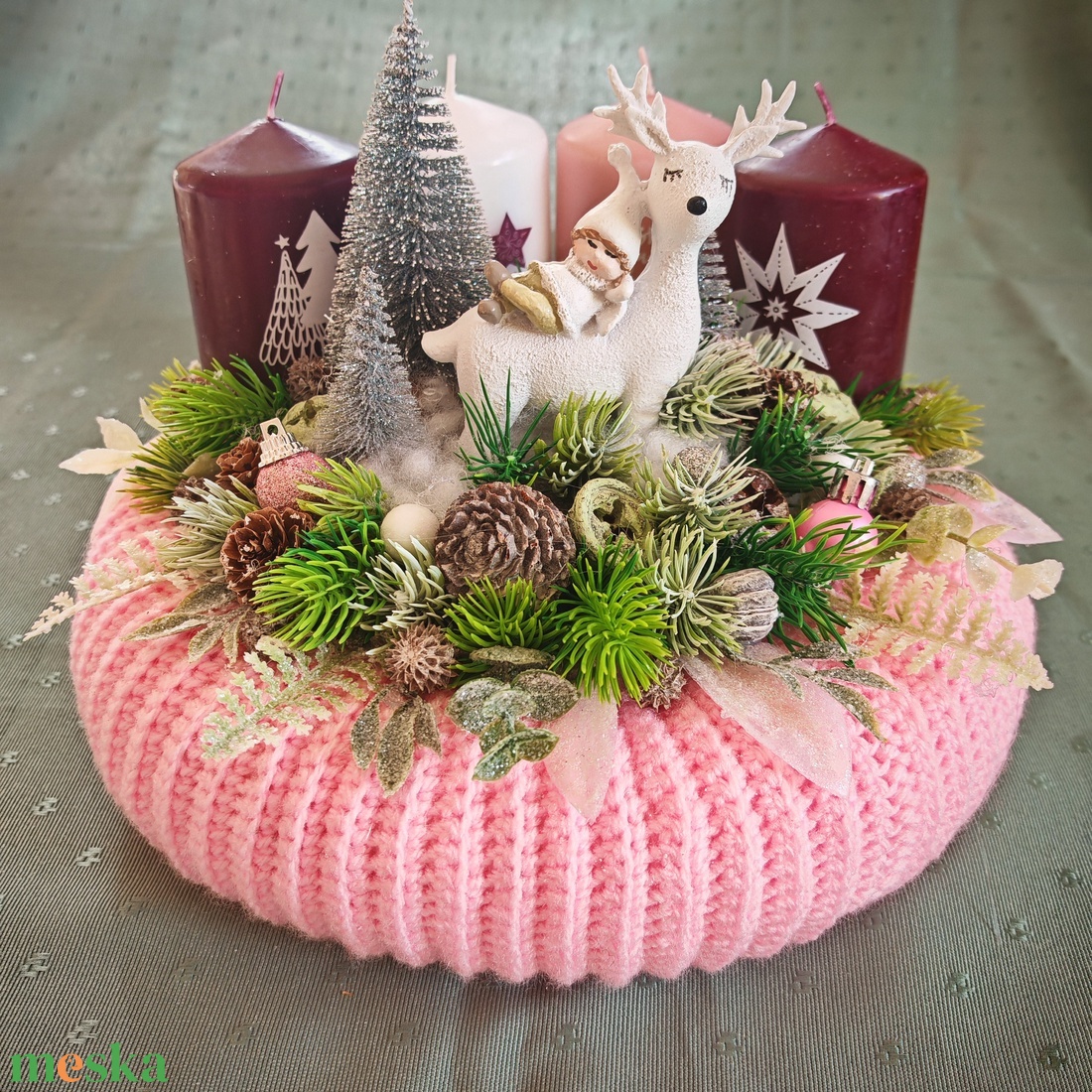 Adventi koszorú rózsaszín horgolt alappal - karácsony - adventi díszek - adventi koszorú - Meska.hu